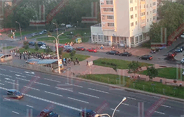Еще одна колонна движется по Партизанскому проспекту в Минске
