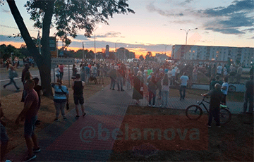 Zhabinka: Hundreds Of Protesters Take to  The Street