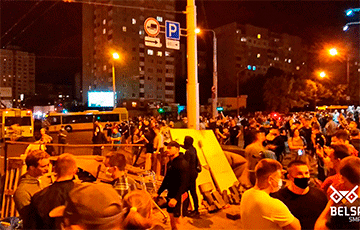People Building Barricades Near ‘Riga’ Store In Minsk