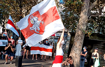 Belarusians Of France Gather For Immediate Rally To Support Their Countrymen
