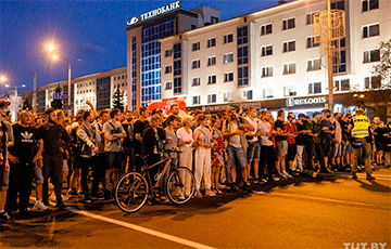 Проспект Победителей в Минске вечером 10 августа