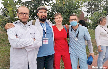 В Минске медики выстроились в цепь солидарности