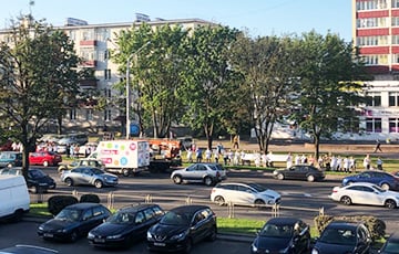 Medics Lined Up In Solidarity Chains In Minsk In Morning