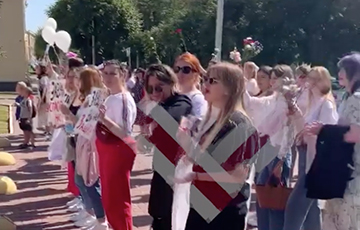 «Хватит нам врать!»: белорусы пикетируют здание ОНТ