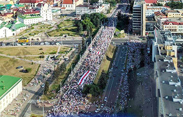 Марш за Свободу идет в сторону проспекта Независимости