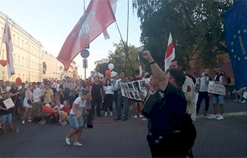 Несколько тысяч человек возле тюрьмы «Володарки» требуют освобождения политзаключенных