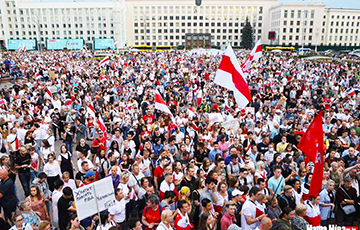 Experts' Forecast: Change In Power Will Save Belarusian Economy From Crisis