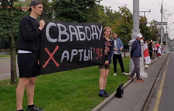 In the Center of Minsk, Protesters Demand to Unblock "Charter-97"