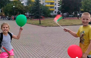 Kids From Pro-Lukashenka Rally: Lukashenka, Go Away!