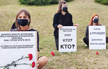 Возле станции метро «Пушкинская» собираются люди