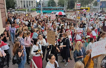 Свобода, равенство, сестринство: фоторепортаж с Гранд-парада женских миротворческих сил