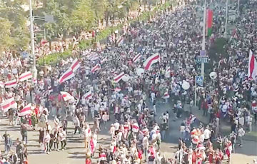 Протестующие направились в сторону Немиги