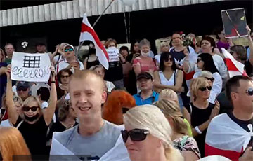 Массовый митинг в Барановичах: люди скандируют «Трибунал!»