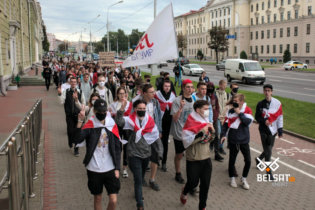 Марш студентов. Марш студентов в Минске. Студенты протесты. Протесты студентов в Минске. Американские студенти в Белоруссии.