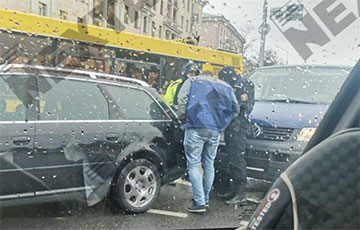 On Victory Square, the "Quiet Men" Provoked an Accident