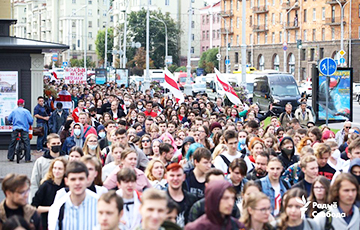 7000 человек на фото