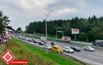 Автомобилисты в знак поддержки протестующих заблокировали движение на МКАД
