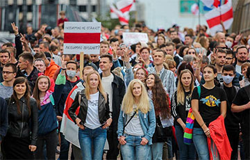 Протестующие в Минске вышли на проезжую часть