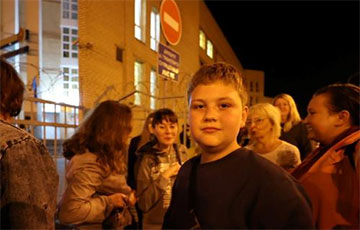 За рисунок на асфальте каратели задержали 12-летнего ребенка