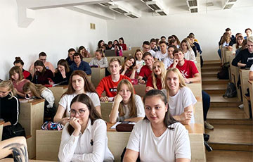 MGLU Students Came To Classes In White And Red Clothes
