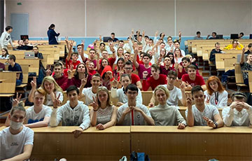 Бело-красно-белый БГУИР