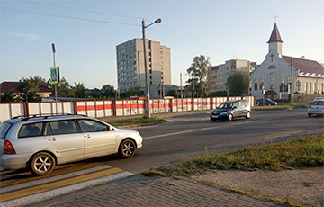 Белорусские города поднимают национальные флаги