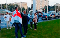 Возле Парка Челюскинцев и в Серебрянке люди выстроились в цепи солидарности