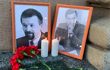 Minsk Residents Honored Memory Of Viktar Hanchar And Anatol Krasouski