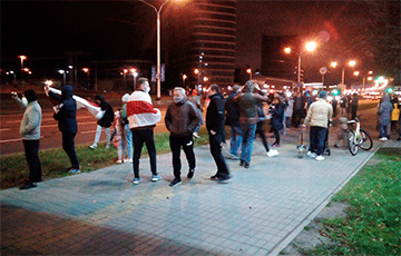 Belarusians Lined Up In Solidarity Chain Near Minsk-Arena