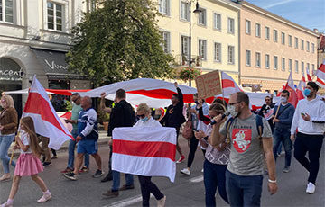 Беларусы Варшавы выйшлі на Марш нацыянальнага сцяга