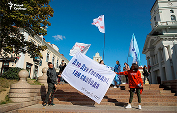 На Немиге собрались тысячи белорусов
