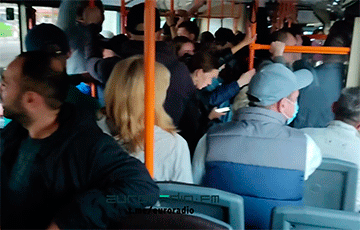 Минчане в троллейбусе скандировали «Жыве Беларусь!»