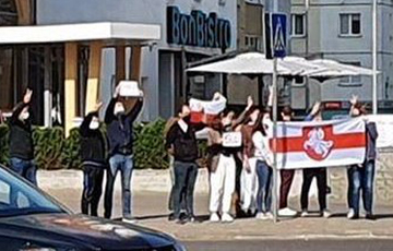 Minsk Residents Started Solidarity Campaign Near "Pushkinskaya" Metro Station