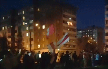 Минский микрорайон Сухарево вышел на вечерний марш