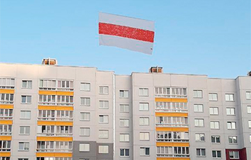 Belarus Raises National Flags