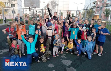 The Football Player Of Krumkachy Visited One Of The Minsk Courtyards And Played There With Children