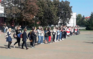 BSUCA Students Stand In A Chain And Sing "Warriors Of Light"