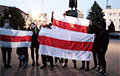 Белорусы собрались на центральной площади в Дзержинске