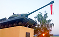 В Волковыске заметили танк с бело-красно-белым флагом