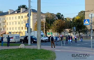 Жыхары вуліцы Маякоўскага ў Менску выйшлі на акцыю салідарнасці