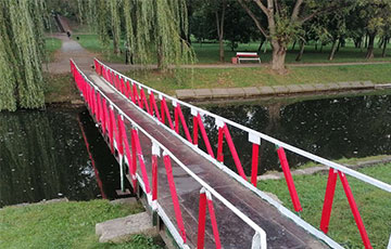 Partisans of the Bicycle Plant and the Tractor Village Painted Back Their Bridge in Minsk