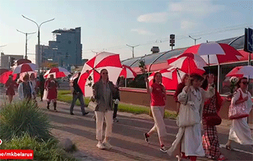 Видеофакт: Красивое женское шествие возле станции метро «Спортивная»