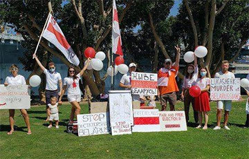 People In San Diego Support Protesting Belarusians