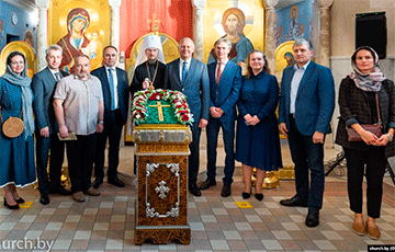 Митрополит Вениамин и Сергей Румас презентовали Туровский крест