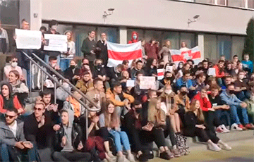 BSUIR Students Held a Massive "Sit-Down Strike"