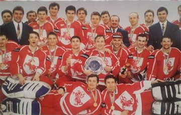 Как выглядела бело-красно-белая форма белорусских спортсменов начала 90-ых