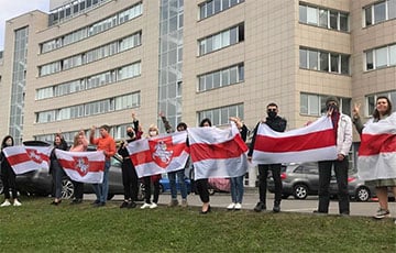 По всему Минску проходят акции протеста