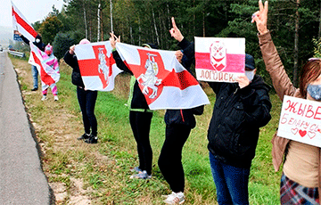 Белорусы выстроились в цепь солидарности под Логойском