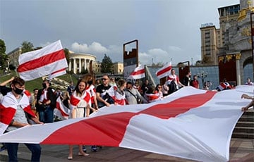 На акции в Киеве белорусского посла призвали уйти с должности