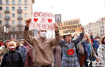 У паўсталых беларускіх пенсіянераў з'явіўся свой сцяг